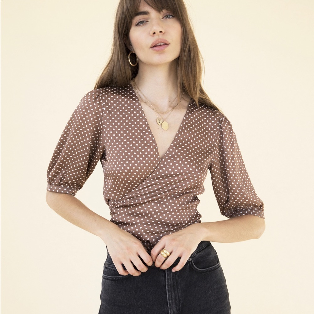 SISTERHOOD WRAP TOP IN MEDIUM